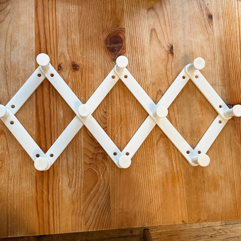 Vintage Plastic Accordian Hanger